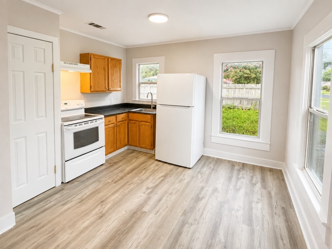 Building Photo - 401 Whitfield Dr