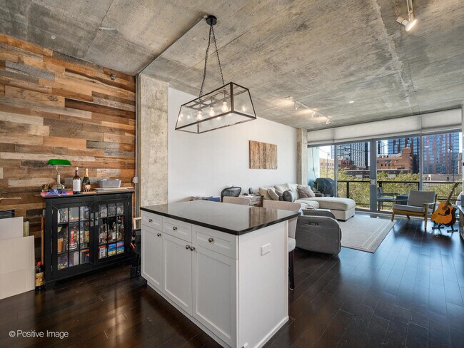 Foto del edificio - 321 S Sangamon St