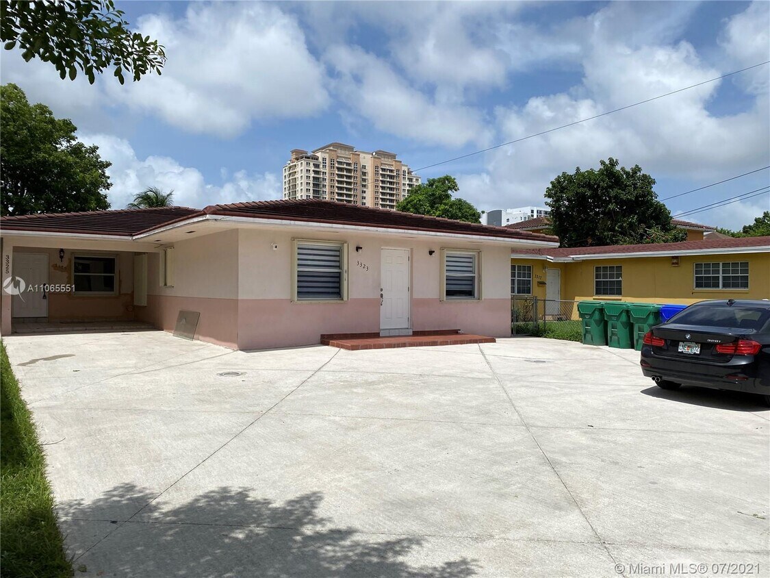 Foto principal - 3323 SW 23rd Terrace