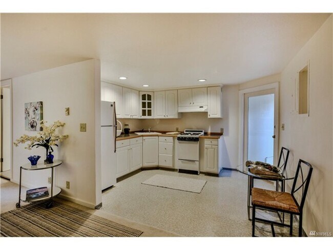 Foto del edificio - 4022 59th Ave SW
