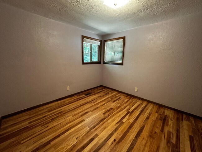 Foto del edificio - Very Nice 2 Bedroom Duplex with Hardwood Floors, in SE Corvallis