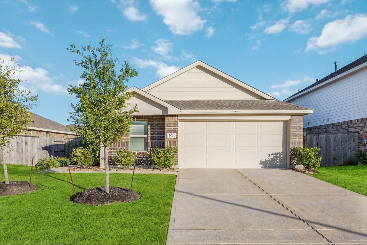 Primary Photo - 5031 Hurston Pk Trl