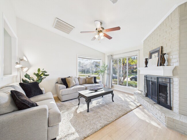 Foto del edificio - 7836 Bateman Ln