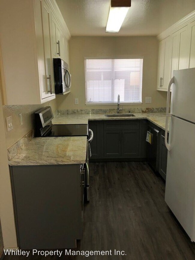 Building Photo - 2162 Carlmont Dr