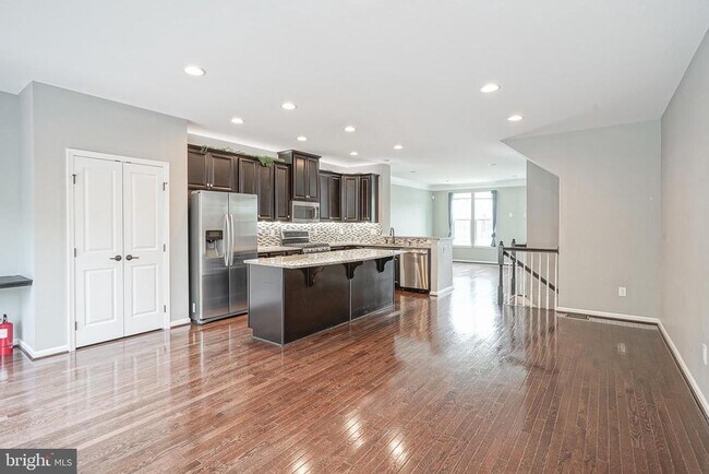Foto del edificio - 1048 Regency Pl