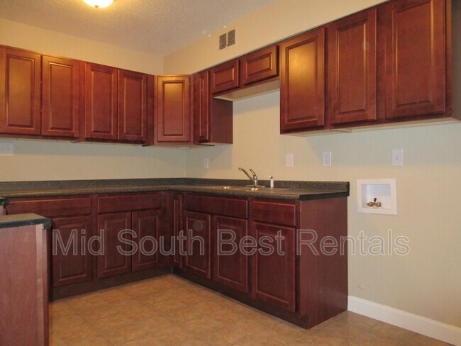 Building Photo - 3636 Faxon Ave