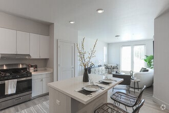 1BR, !BA - 662 SF - Strada 1200