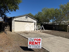 Building Photo - 7915 Oval Meadows