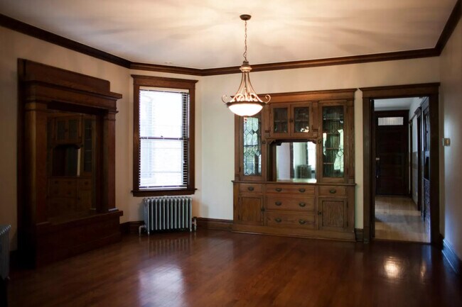 Building Photo - 4220 N Winchester Ave