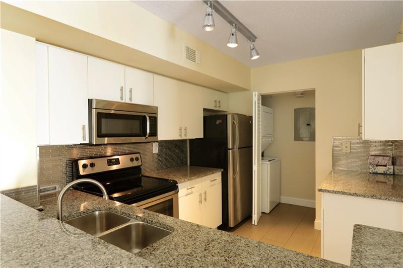 Foto principal - 2640 S University Dr