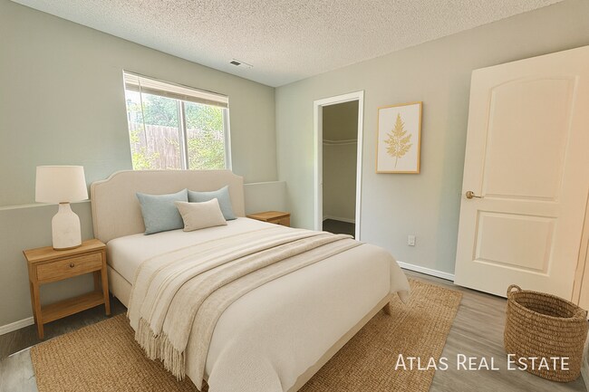 Building Photo - 5541 Bonita Village Rd