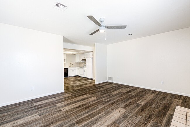 Building Photo - 4002 NW Ozmun Ave