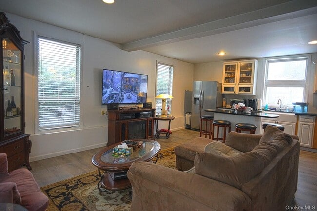 Building Photo - 336 Diddell Rd