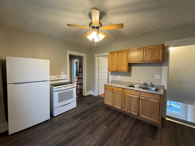 Foto del edificio - 1865 Fisher St