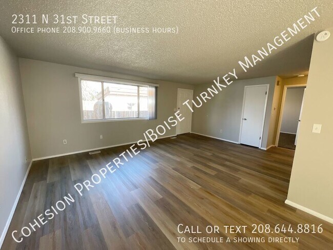 Building Photo - Newly remodeled 2bd 1bath duplex in desira...