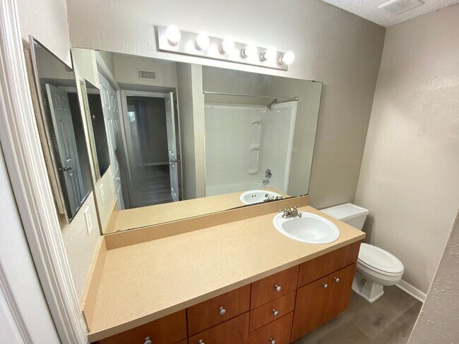 Foto del edificio - 435 Wymore Rd