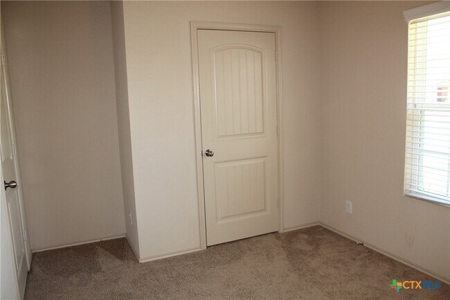 Building Photo - 1405 Redbridge Dr