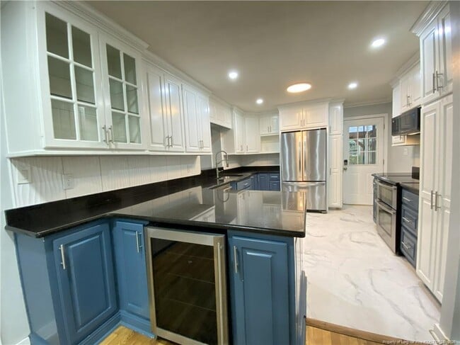 Building Photo - 290 Lemont Dr