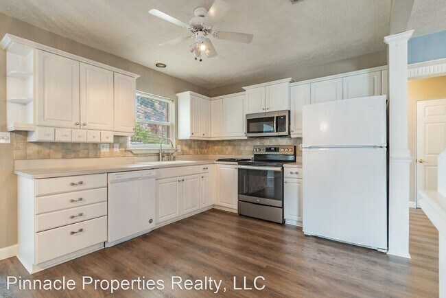 Foto del edificio - 3 br, 2 bath House - 5911 7th Ave. Dr. W.