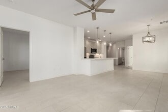 Building Photo - 2511 W Queen Creek Rd