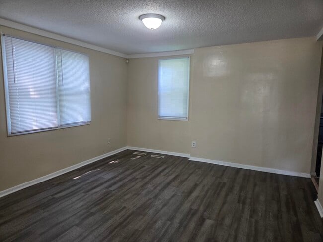 Foto del edificio - 1347 N Thomas Ave