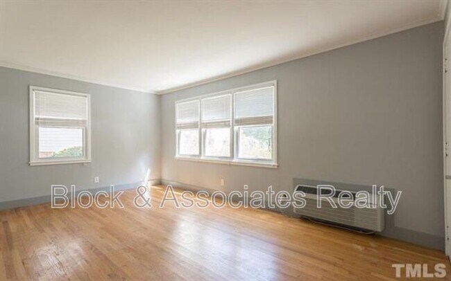 Foto del edificio - 631-B Daniels St