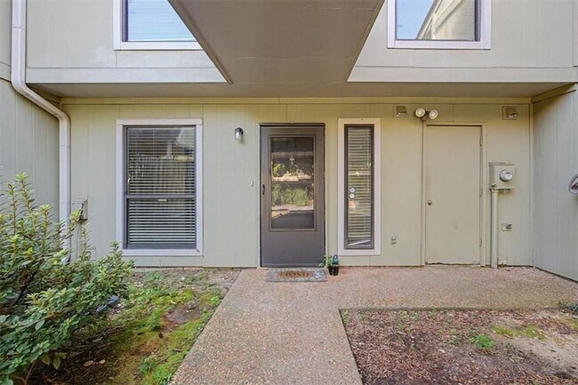 Foto del edificio - 6350 Hawthorne Terrace