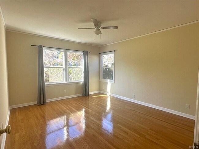 Foto del edificio - 2026 Pepper Dr