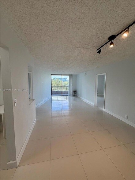 Foto del edificio - 3300 NE 191st St