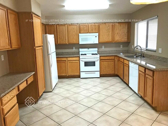 Building Photo - 11194 W Granada Rd