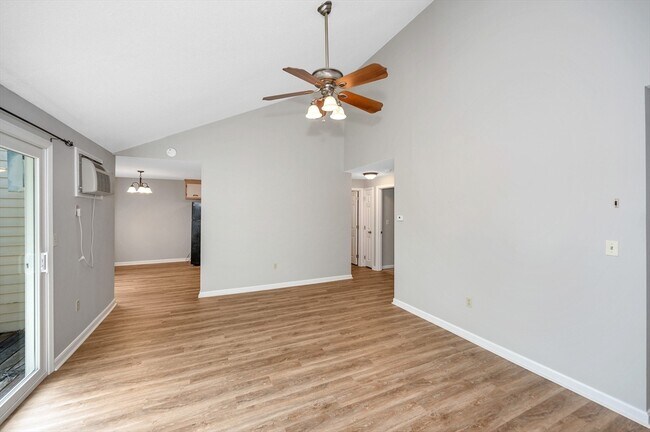 Building Photo - 454 Mammoth Rd