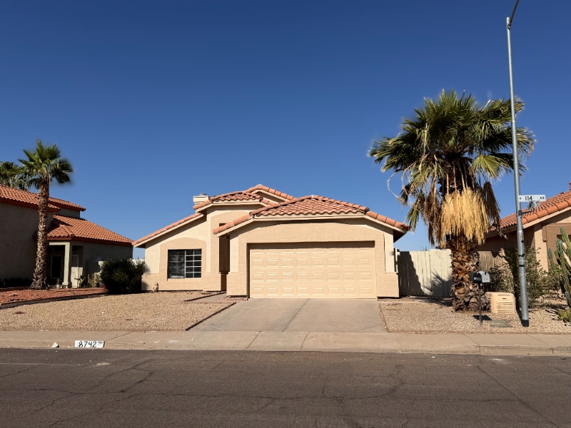 Primary Photo - 8742 N 114th Ave