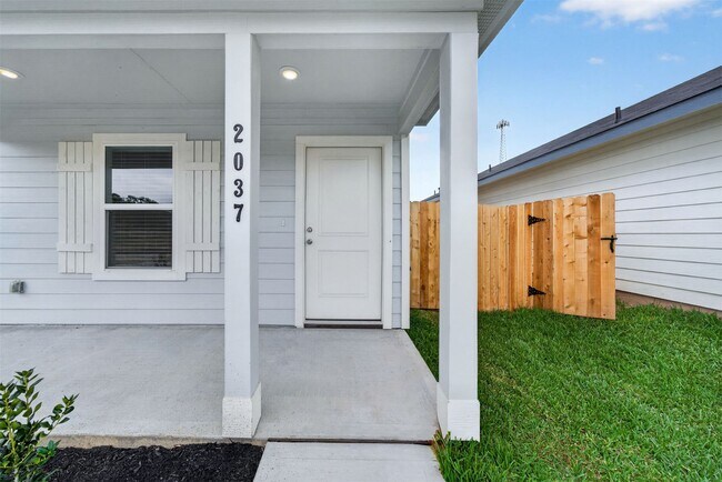 Building Photo - 2037 E Gemini Dr