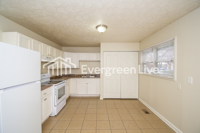 Building Photo - 8724 Montery Rd