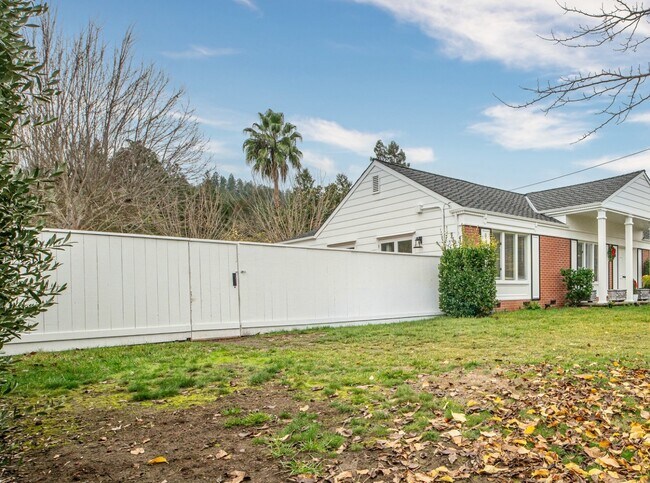 Foto del edificio - 1819 Cedar St