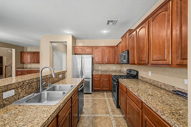 Building Photo - 3928 E Parkview Dr
