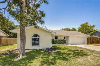 Building Photo - 1309 White Cir