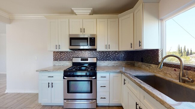 Foto del edificio - Modern & Spacious Home in East LA – Great Value and Prime Location!