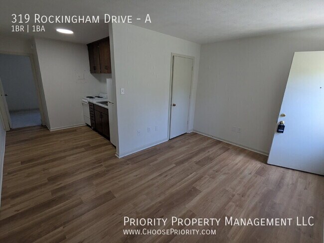 Foto del edificio - 319 Rockingham Dr