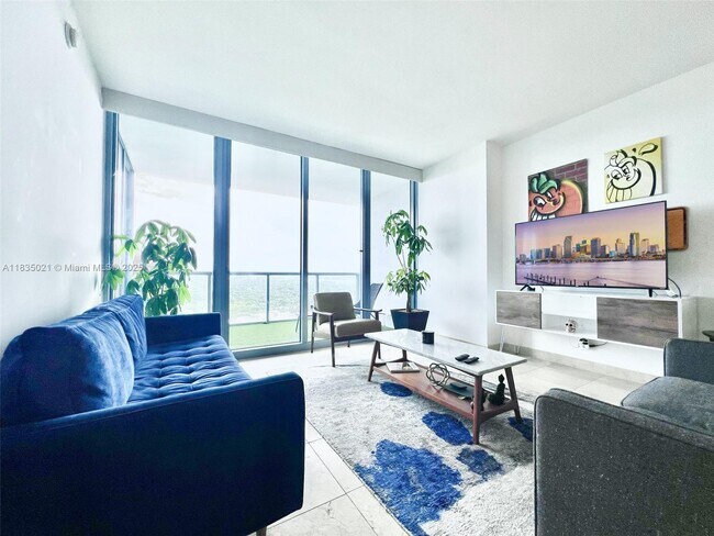 Foto del edificio - 601 NE 36th St