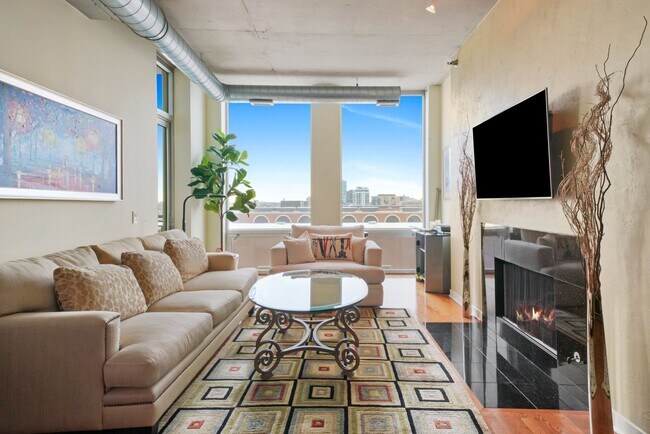Building Photo - 720 N Larrabee St