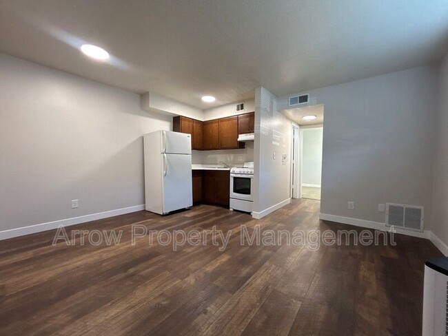 Building Photo - 1115 N College Dr