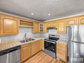 Building Photo - 475 N Midway Dr