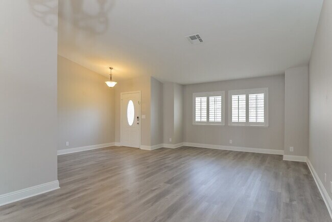 Building Photo - 1842 Adonis Ave