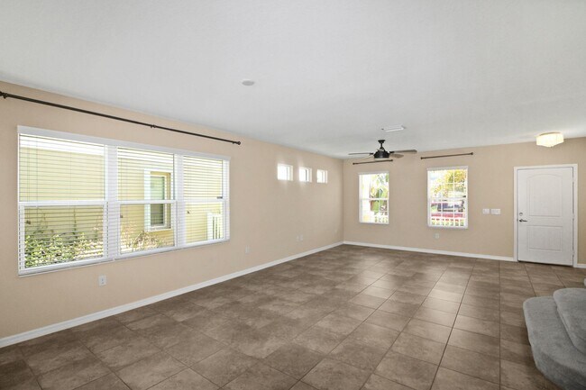 Building Photo - Grand Palm Annual Home for Rent