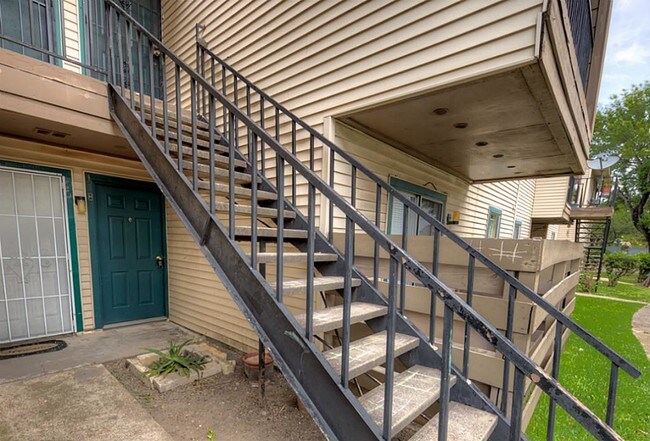Building Photo - 6161 Reims Rd