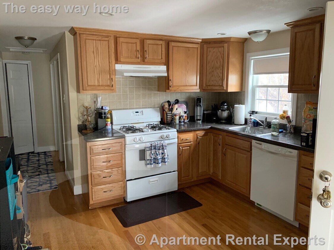 Primary Photo - Porter Sq 2BR - Parking Included- 6 min wa...