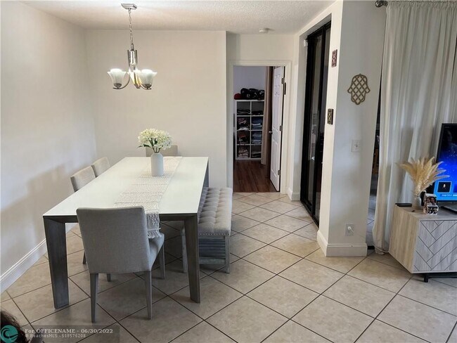 Foto del edificio - 10631 NW 14th St