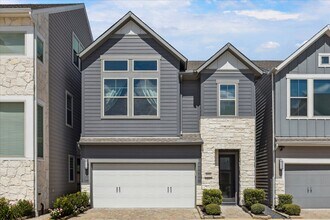 Building Photo - 10942 Brambling Wood Dr