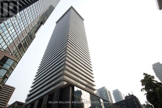 Building Photo - 33 Charles St E